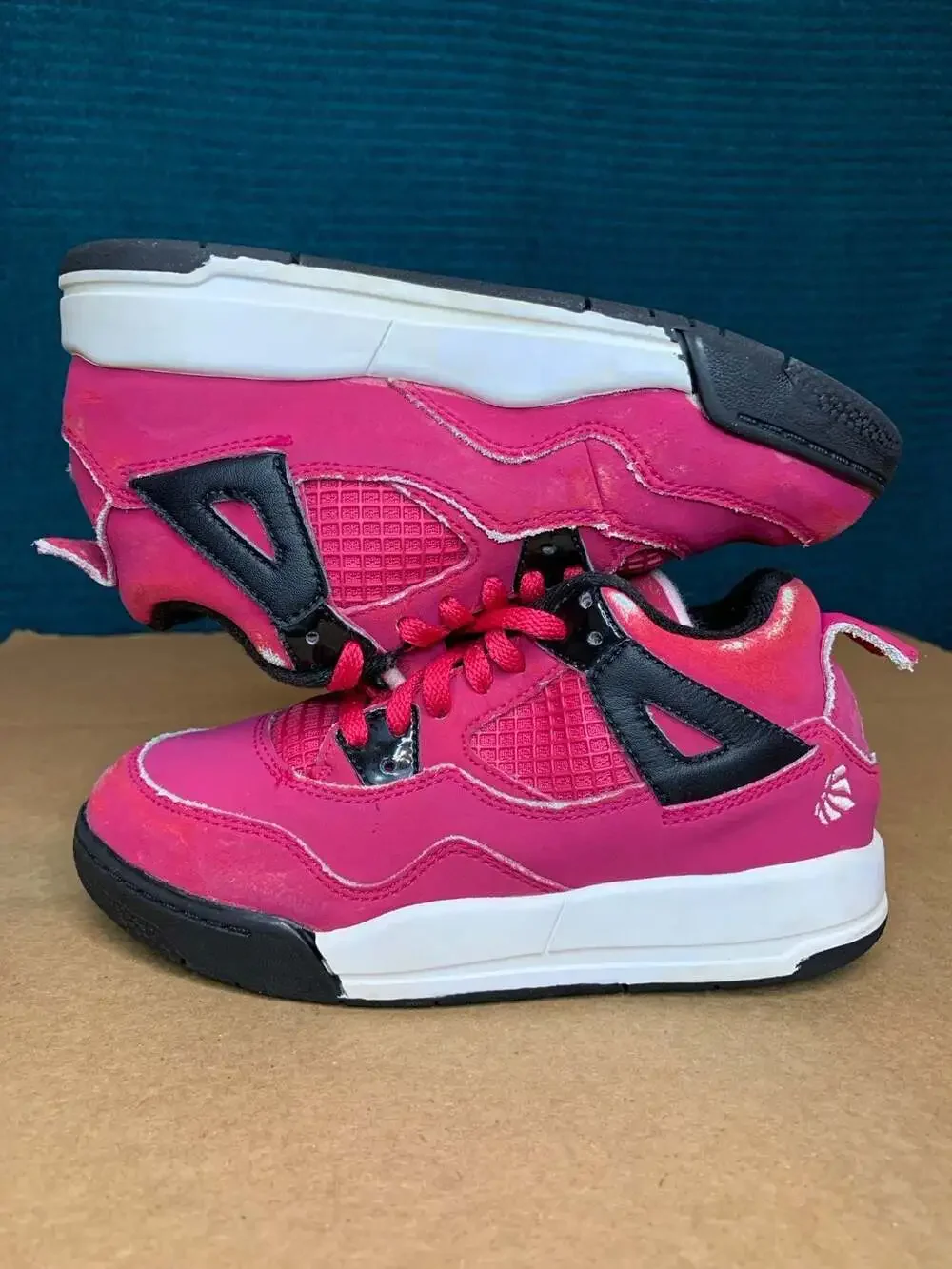 Jordan 4 Retro “Voltage Cherry” Shoes Size 12.5C